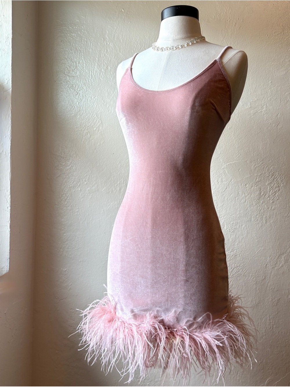 Fashion Nova Pink Velvet Feather Bodycon Dress Size S Mini Bling Gem Necklace